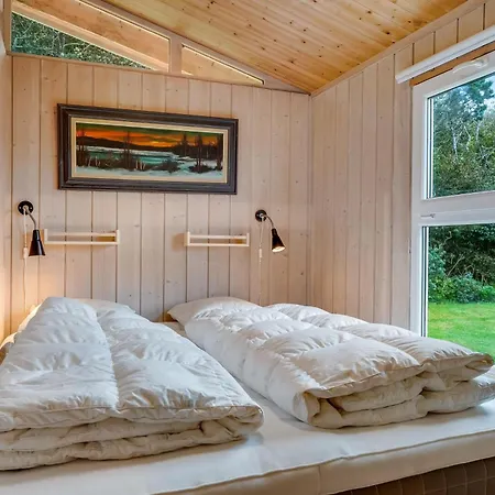 Lovely With Annex And Wilderness Bath Feriehus *